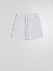 Bawełniane szorty z przeszyciami - kremowy. Białe szorty damskie Sinsay, bez wzorów, z bawełny. Za 39.99 zł.