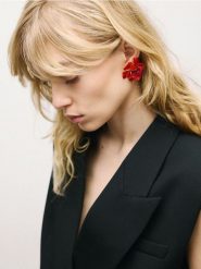 Kolczyki w kształcie kwiatów - czerwony. Czerwone kolczyki damskie Reserved. Za 49.99 zł.