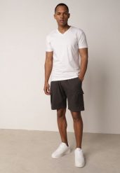 Szare Szorty z Bawełną w Stylu Safari z Kieszeniami Cargo Sabririla. Szare szorty męskie Born2be, z bawełny, bez kołnierzyka. Za 69.99 zł.