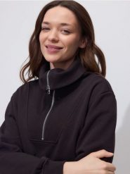 Bluza z wysoką stójką - ciemnobrązowy. Brązowe bluzy bez kaptura damskie Reserved, l, z bawełny. Za 119.99 zł.