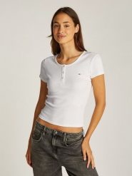 TOMMY JEANS Koszulka w kolorze białym rozmiar: XL. Białe bluzki damskie Tommy Jeans, xl, bez wzorów, z bawełny, bez kołnierzyka, bez ramiączek. Za 136.13 zł.