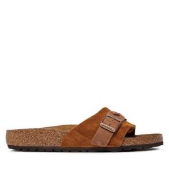 Klapki Birkenstock. Brązowe klapki damskie Birkenstock, bez wzorów, bez obcasa. Za 479.99 zł.