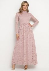 Różowa Rozkloszowana Sukienka z Koronki ze Stójką i Gumką w Talii Delaviae. Czerwone sukienki damskie Born2be, na co dzień, s, bez wzorów, z koronki, eleganckie, bez kołnierzyka, bez ramiączek, maxi, rozkloszowane. W wyprzedaży za 95.99 zł.