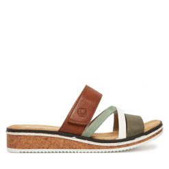 Klapki Rieker. Brązowe klapki damskie Rieker, bez wzorów, bez obcasa. Za 229.99 zł.