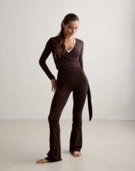 Damskie legginsy rozszerzane nogawki, wysoki stan, squat proof Sense czekoladowy. Brązowe legginsy damskie Aim'n, m, bez wzorów, z elastanu. Za 339.00 zł.