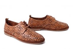 MANITU 840157-21 cognac, półbuty damskie. Brązowe półbuty damskie Manitu, w ażurowe wzory, ze skóry, bez obcasa. Za 254.92 zł.