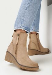 Beżowe Botki na Koturnie z Imitacji Zamszu Paurik. Brązowe botki damskie Born2be, z jeansu, eleganckie, bez obcasa, na koturnie, bez zapięcia. Za 149.99 zł.