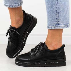 Czarne skórzane półbuty damskie na platformie S.Barski 769a. Czarne półbuty damskie S.BARSKI, bez wzorów, ze skóry, eleganckie, bez obcasa, na platformie. Za 249.00 zł.