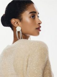 Wiszące kolczyki z kwiatami - srebrny. Szare kolczyki damskie Reserved, srebrne. Za 49.99 zł.