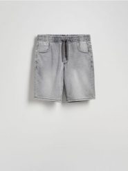 Jeansowe szorty jogger - jasnoszary. Szare szorty męskie Reserved, z denimu, bez kołnierzyka. Za 99.99 zł.