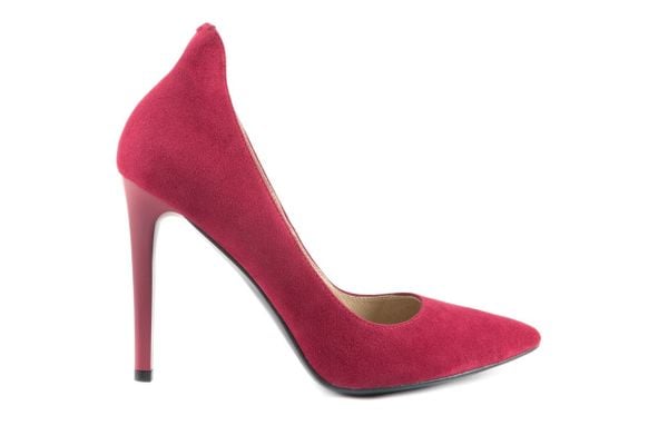 Szpilki Bayla-097 Z6890-322 Wino, Czerwony, Skóra naturalna - 36. Czerwone szpilki Bayla, bez wzorów, z lakierowanej skóry, bez obcasa. W wyprzedaży za 99.00 zł.