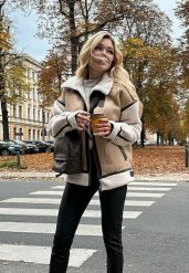 Beżowa Kurtka Pilotka ze Sztucznym Barankowym Futerkiem Phaerehe. Brązowe kurtki damskie Renee, na zimę, m, bez wzorów, z jeansu, bez kaptura. Za 319.99 zł.