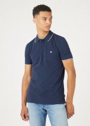 WRANGLER POLO SHIRT MĘSKA KOSZULKA POLO NAVY W7BHK4114 112324466. Niebieskie koszulki polo męskie Wrangler, m, bez wzorów, bez ramiączek. Za 109.99 zł.