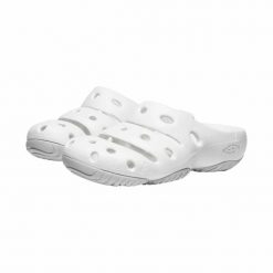 Klapki damskie KEEN YOGUI. Białe klapki damskie Keen, bez wzorów, bez obcasa. Za 179.99 zł.