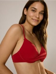 Góra od bikini - czerwony. Czerwone bikini damskie Reserved, bez wzorów. W wyprzedaży za 59.99 zł.