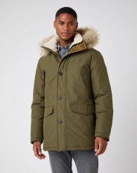 ZIMOWA KURTKA WRANGLER PARKA JACKET IVY GREEN W4D0WXXIX 112141353. Zielone kurtki męskie Wrangler, na zimę, l, bez wzorów. Za 459.99 zł.