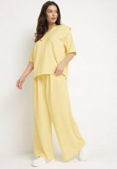 Żółty Komplet z Wiskozą Szerokie Spodnie i Bluzka z Dekoltem w Serek Zeilora. Żółte spodnie materiałowe damskie Born2be, bez wzorów, z wiskozy, eleganckie. Za 159.99 zł.