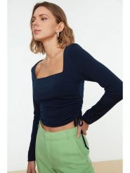 Trendyol Koszulka w kolorze granatowym rozmiar: S. Niebieskie bluzki damskie Trendyol, s, bez wzorów, bez kołnierzyka. Za 65.45 zł.