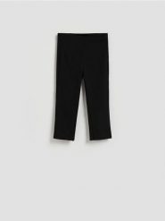 Spodnie capri - czarny. Czarne spodnie materiałowe damskie Reserved, bez wzorów, z dzianiny. Za 119.99 zł.