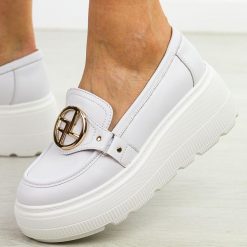 Białe skórzane półbuty damskie na platformie Cambell 661. Białe półbuty damskie Cambell, z aplikacjami, z jeansu, eleganckie, bez obcasa, na platformie. Za 299.00 zł.