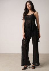 Czarny Rustykalny Komplet z Koronką i Falbankami Top i Szerokie Spodnie Pretissa. Czarne spodnie materiałowe damskie Born2be, z aplikacjami, z koronki, boho. Za 129.99 zł.