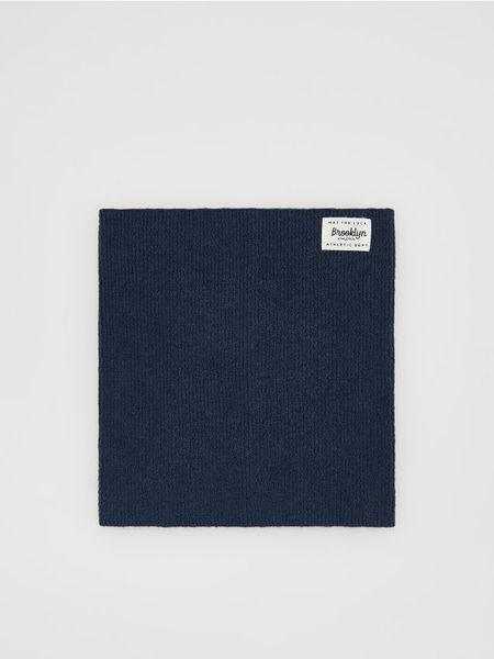 Komin z naszywką - ciemnoszary. Szare szaliki dziecięce Reserved, z dzianiny, bez ramiączek. Za 35.99 zł.