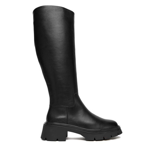 Kozaki Badura. Czarne kozaki damskie Badura, bez obcasa, na płaskiej podeszwie. Za 449.99 zł.