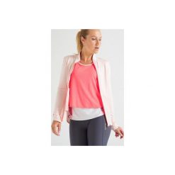 Bluza fitness kardio damska 500 jasnoróżowa. Czerwone bluzy bez kaptura damskie DOMYOS, bez wzorów, z elastanu, bez ramiączek, bez kaptura. Za 59.99 zł.