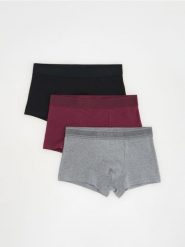 3 pack bokserek Classic - bordowy. Czerwone bokserki męskie Reserved, bez wzorów. W wyprzedaży za 45.99 zł.