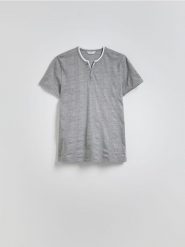 T-shirt henley slim fit - ciemnoszary. Szare t-shirty męskie Reserved, l, bez wzorów, z bawełny, bez kołnierzyka. W wyprzedaży za 39.99 zł.
