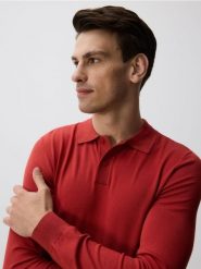 Wiskozowy sweter polo - intenstywna czerwień. Czerwone swetry męskie Reserved, l, bez wzorów, z dzianiny, bez kołnierzyka. Za 99.99 zł.