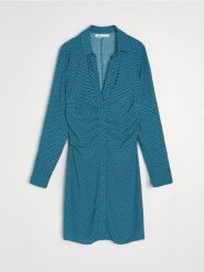 Wiskozowa koszulowa sukienka mini z marszczeniem - zielony. Zielone sukienki damskie Sinsay, l, bez wzorów, z wiskozy, bez kołnierzyka, bez ramiączek, mini, koszulowe. W wyprzedaży za 39.99 zł.