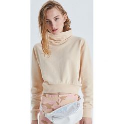 Krótka bluza z kołnierzem - Beżowy. Brązowe bluzy bez kaptura damskie Cropp, l. W wyprzedaży za 19.99 zł.
