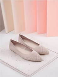 Baleriny - różowy. Czerwone baleriny damskie Sinsay, w ażurowe wzory, bez obcasa. Za 49.99 zł.