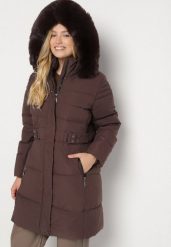 Brązowa Pikowana Kurtka z Kapturem z Futrem i Paskiem w Talii Acendria. Brązowe kurtki damskie Born2be, plus size, bez wzorów, z dzianiny, z kapturem. Za 199.99 zł.