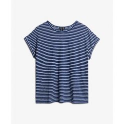 Damska koszulka o luźnym kroju Superdry Studios. Niebieskie bluzki damskie Superdry., bez wzorów, bez kołnierzyka, bez ramiączek. Za 102.20 zł.