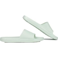 Klapki damskie Coqui Tora. Zielone klapki damskie Coqui, bez wzorów, bez obcasa. Za 71.99 zł.