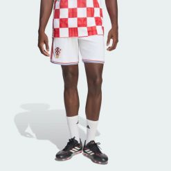 Spodenki domowe Chorwacja 26. Białe szorty męskie Adidas, z materiału, bez kołnierzyka. Za 199.00 zł.