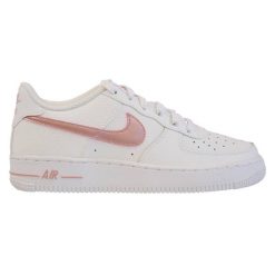 Buty sportowe damskie Nike Air Force 1. Białe buty sportowe na co dzień damskie Nike, bez wzorów, do koszykówki, nike air force. Za 509.00 zł.