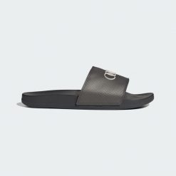 Klapki Adilette Comfort Audi Revolut F1 Team. Białe klapki damskie Adidas, bez wzorów, bez obcasa. Za 239.00 zł.