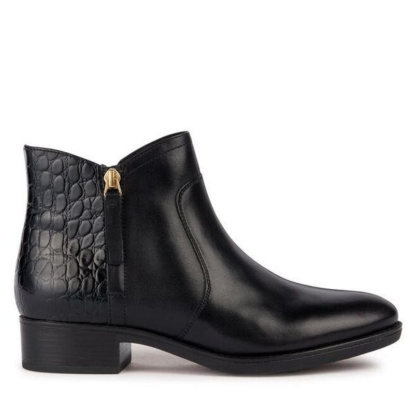 Botki Geox. Czarne botki damskie Geox, bez obcasa, na płaskiej podeszwie, bez zapięcia. Za 559.99 zł.