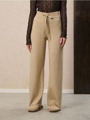 Spodnie wide leg z gumką w pasie - beżowy. Brązowe spodnie materiałowe damskie Sinsay, bez wzorów. Za 69.99 zł.