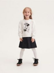 Dresowa sukienka Minnie Mouse - wielobarwny. Sukienki dziewczęce Reserved, bez wzorów, z bawełny, bez ramiączek. W wyprzedaży za 29.99 zł.