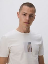 T-shirt slim z nadrukiem - biały. Białe t-shirty męskie Reserved, l, bez wzorów, z bawełny, bez kołnierzyka. W wyprzedaży za 35.99 zł.