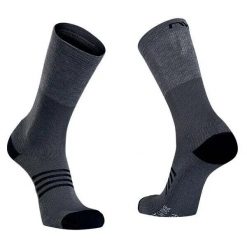Skarpetki Northwave Extreme Pro High. Czarne skarpetki męskie Northwave, bez wzorów, z wełny. Za 88.99 zł.
