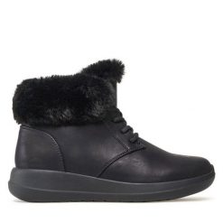 Trzewiki Clara Barson. Czarne botki damskie Clara Barson, bez obcasa, na płaskiej podeszwie, bez zapięcia. Za 169.99 zł.