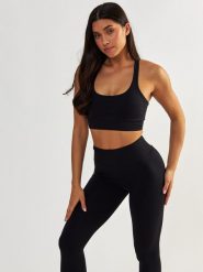 Stanik Fitness BeShaped Gym Queen Bezszwowy. Czarne biustonosze sportowe damskie BESHAPED, z aplikacjami, z dzianiny. Za 143.20 zł.