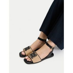 Sandały Nine West. Czarne sandały damskie Nine West, bez wzorów, bez obcasa, na płaskiej podeszwie. Za 117.99 zł.