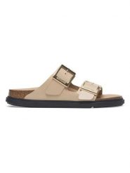 Birkenstock Skórzane klapki "Arizona" w kolorze beżowym rozmiar: 41. Brązowe klapki damskie Birkenstock, bez wzorów, z lakierowanej skóry, bez obcasa. Za 696.20 zł.