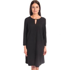 Czarna sukienka ze złotą wstawką BIALCON. Czarne sukienki damskie BIALCON, bez wzorów, eleganckie, bez kołnierzyka, bez ramiączek, mini. W wyprzedaży za 160.00 zł.